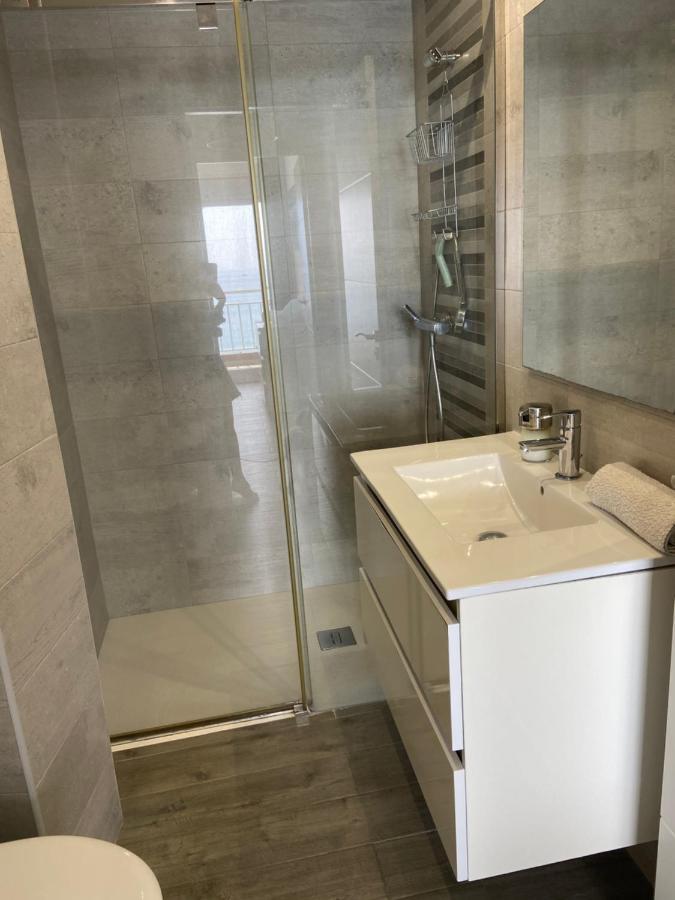 פואנגירולה Mediterranean Suite First Line Beach Costa Del Sol מראה חיצוני תמונה